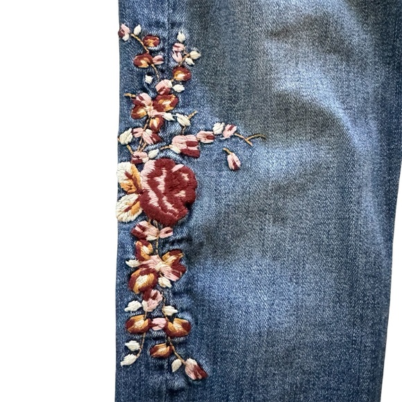 Abercrombie & Fitch Harper Low Rise Embroidered Distressed Jeans 27/4S - Picture 8 of 11